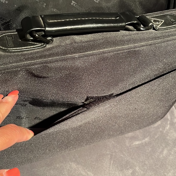 Targus Laptop Bag Classic Slim Briefcase Messenger Bag,Foam Padded Laptop Case - Picture 5 of 15